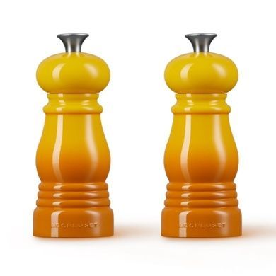 Набір із 6 обідніх тарілок 27 см та 2 млинків для солі й перцю Le Creuset 12,1 см фото