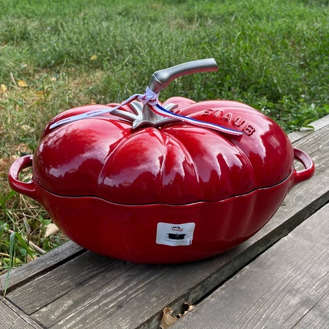 Кастрюля "Томат" Staub Cast Iron 2,9 л с крышкой красная фото