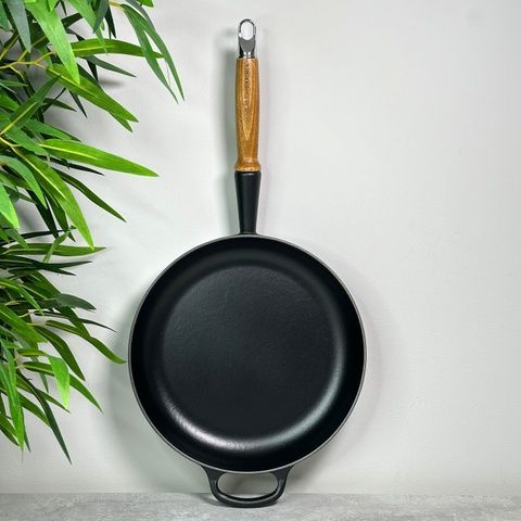 Сковорідка Le Creuset Signature 28 см з дерев'яною ручкою фото