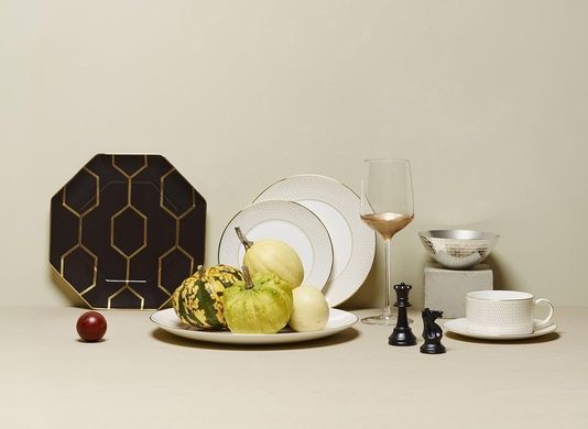Тарілка десертна Wedgwood Gio Gold 23 см чорна фото