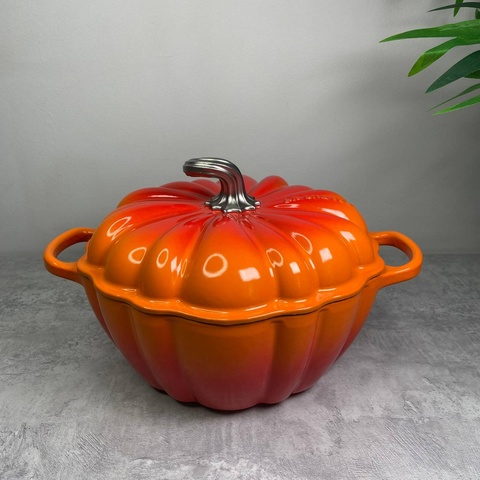 Кастрюля "Тыква" Le Creuset Signature 3,7 л Volcanic с крышкой фото